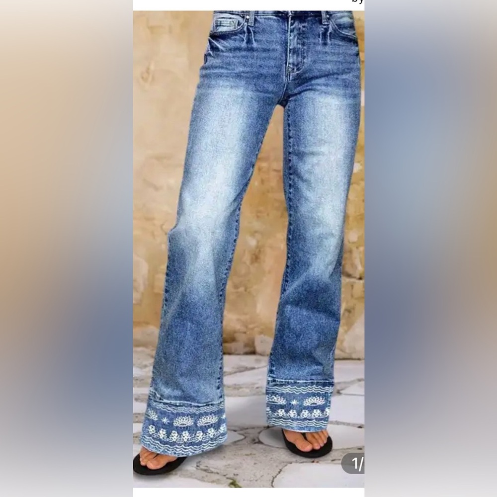 Flamingals Wash Embroidery Hem Mid Rise Bootcut Jeans - Picture 1 of 12